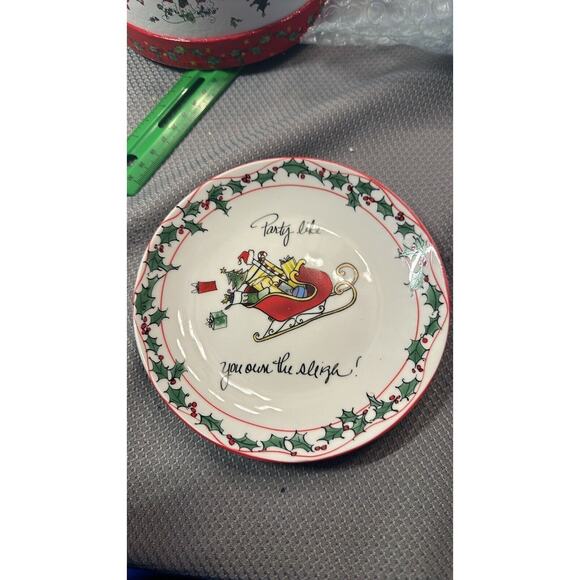 Set of 4 Certified International Ceramic Canapé Christmas plates 1 w/chip** - Picture 9 of 14